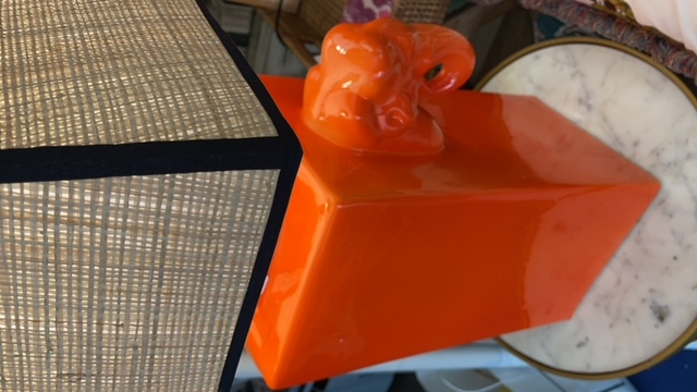 Nuevas y espectaculares lámparas con cabezas de elefantes y en color naranja mandarina disponibles, ideales para casas de playa o decoración comercial.
